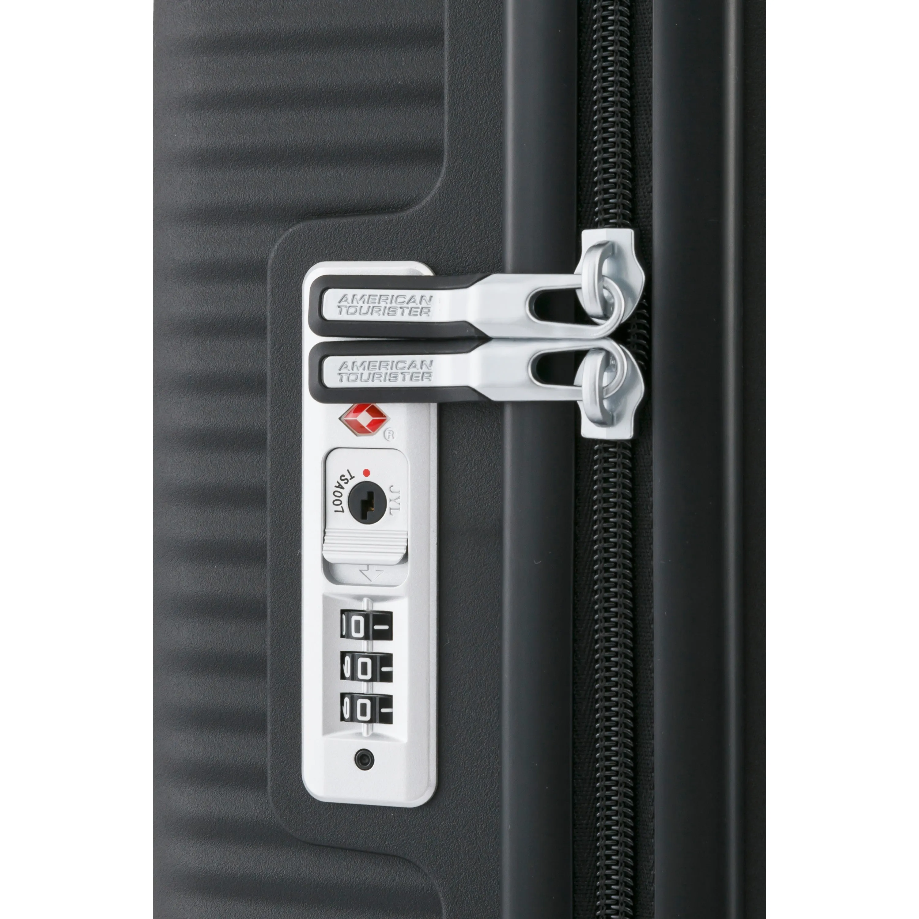 American Tourister Curio 25" 4-Wheel Medium Luggage