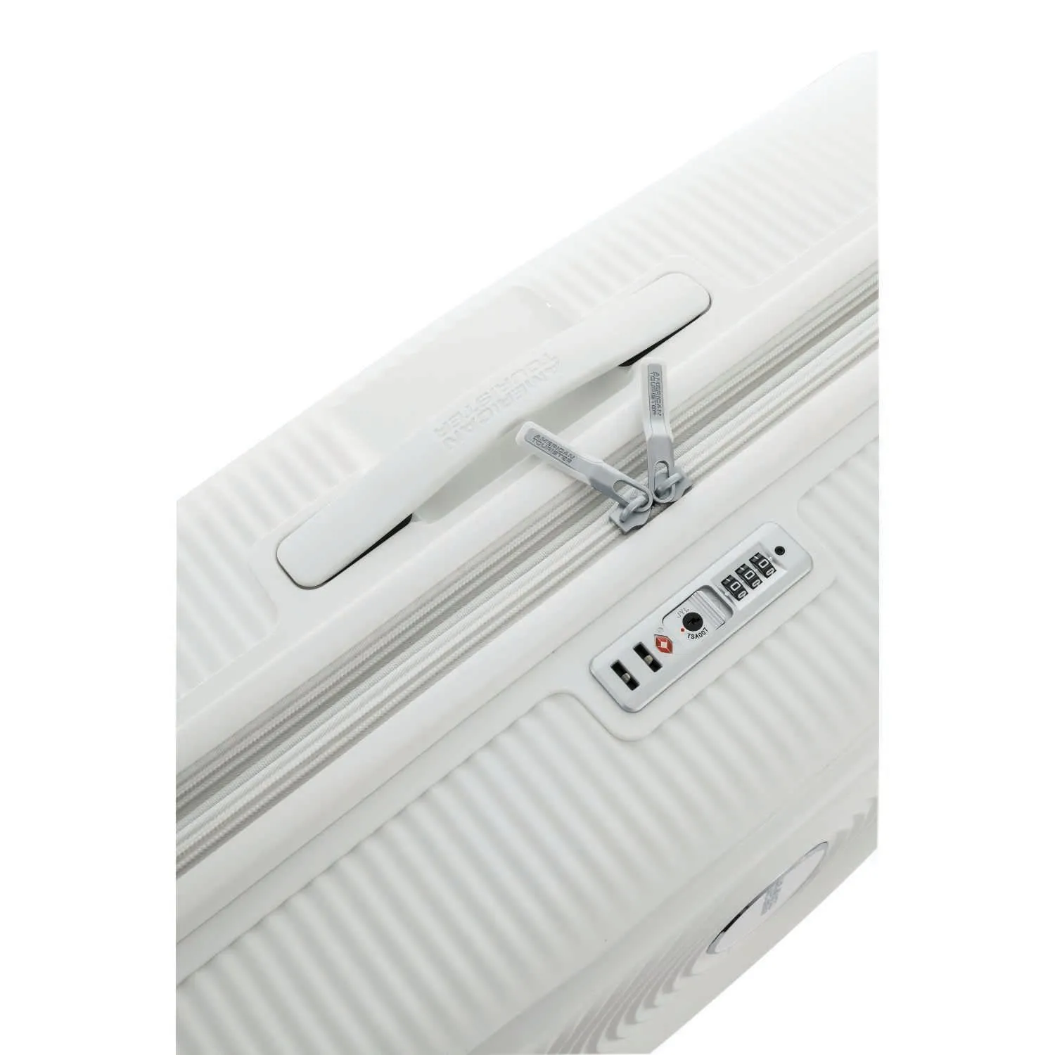 American Tourister Curio 25" 4-Wheel Medium Luggage