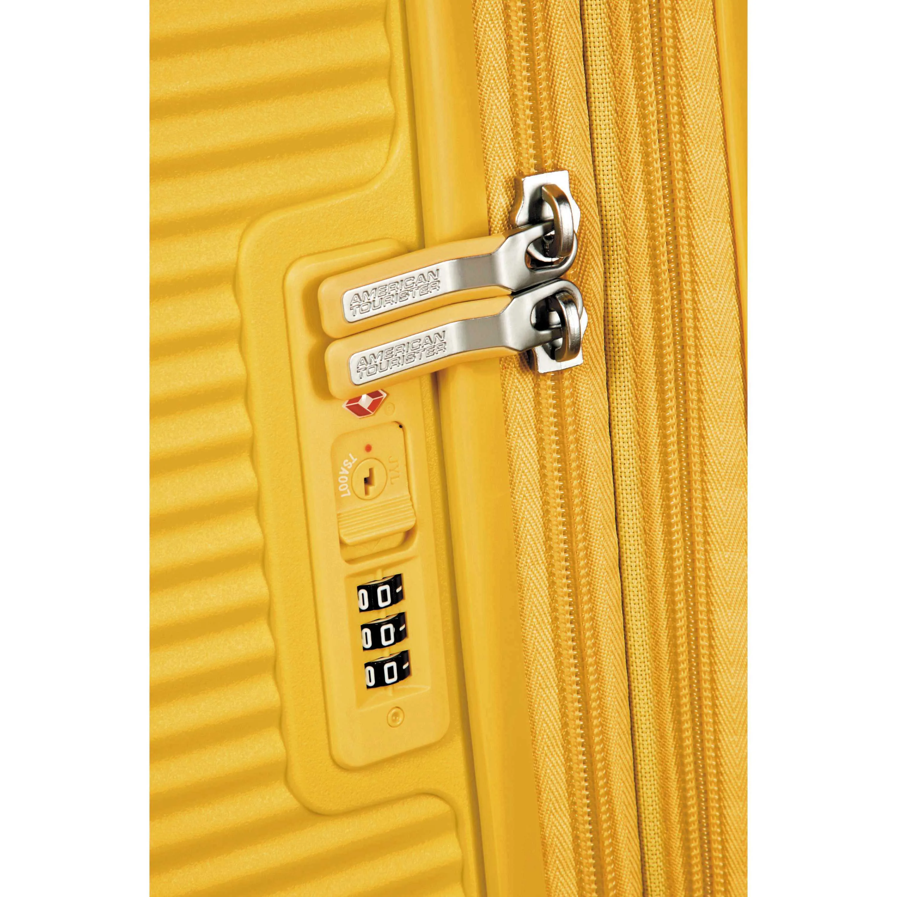 American Tourister Curio 25" 4-Wheel Medium Luggage