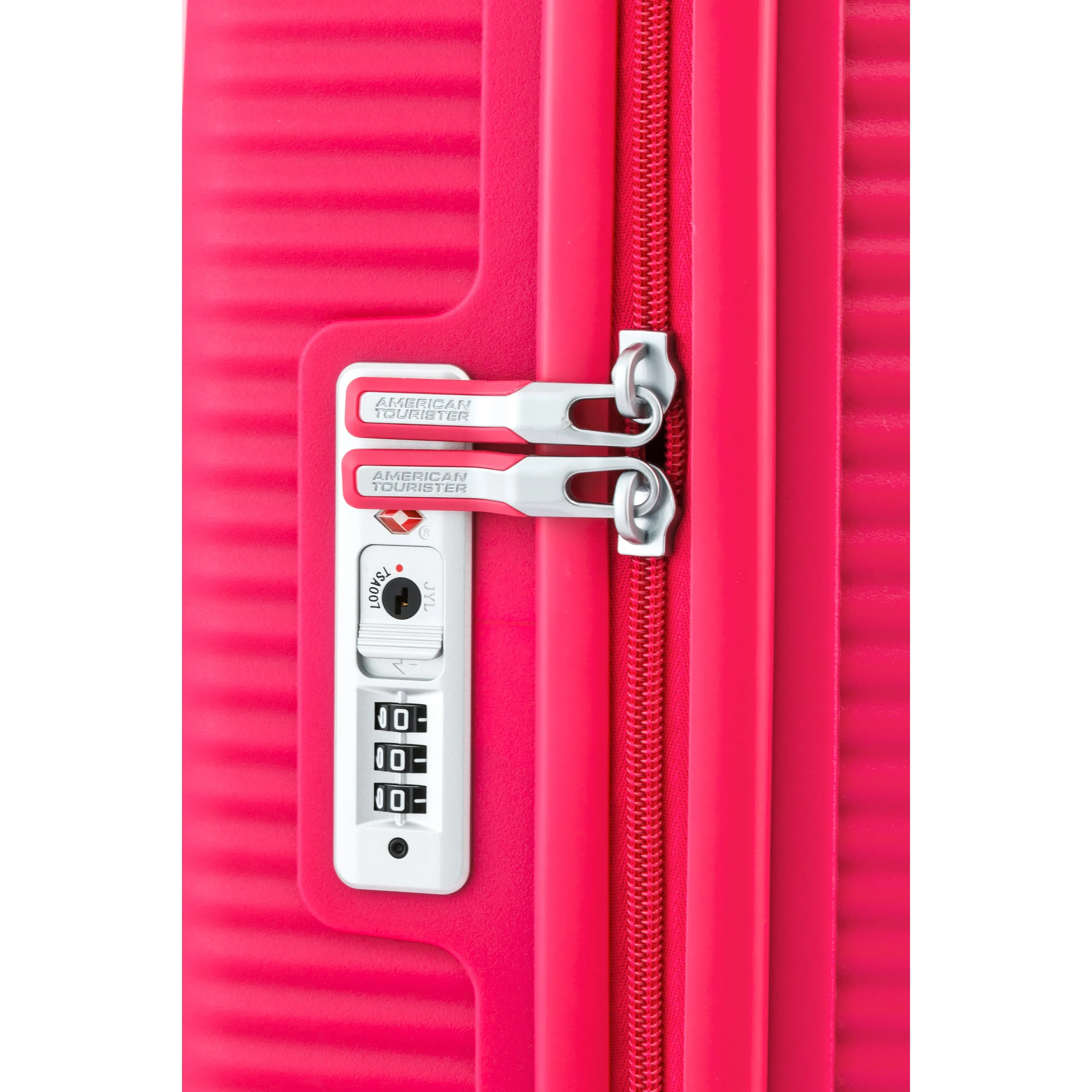 American Tourister Curio 25" 4-Wheel Medium Luggage