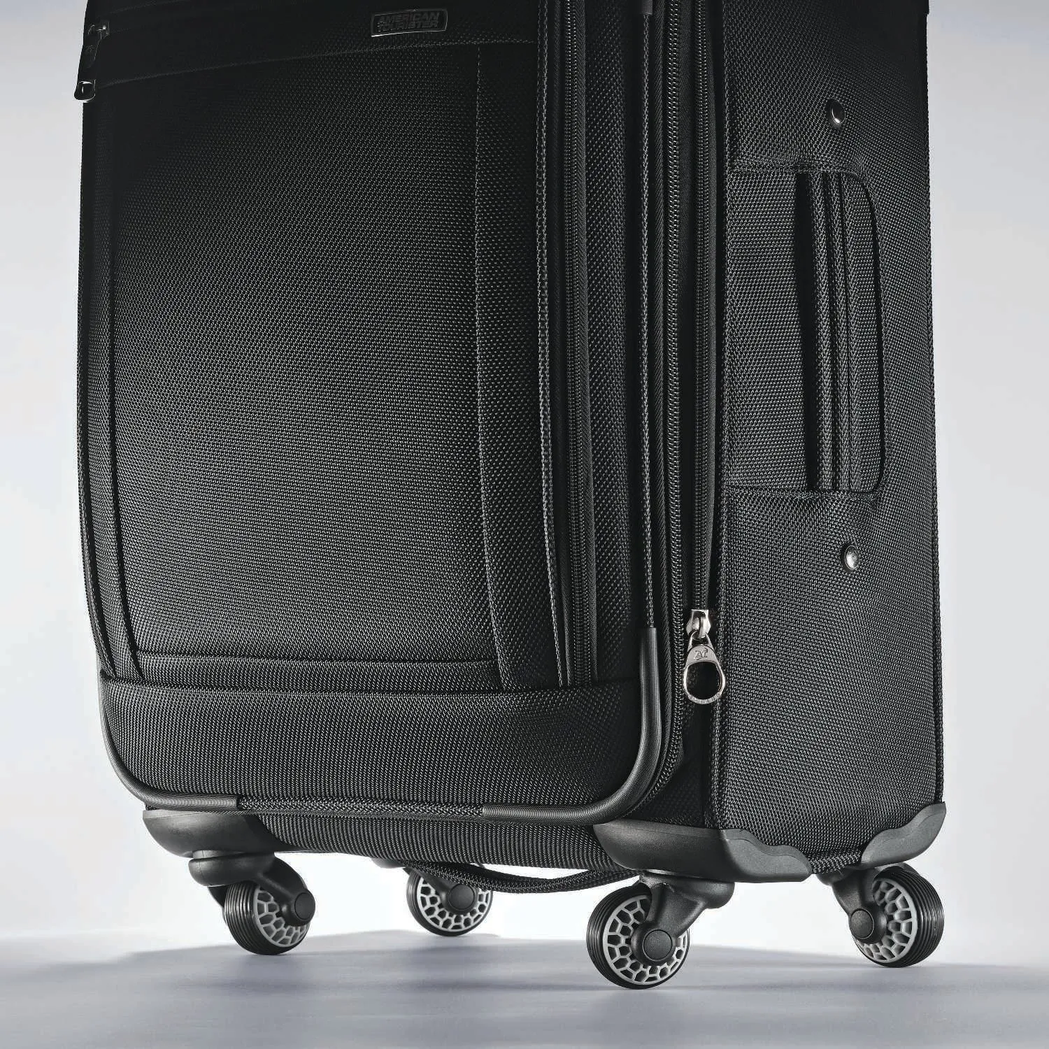 American Tourister Triumph DLX 21" 4-Wheel Carry-On Luggage