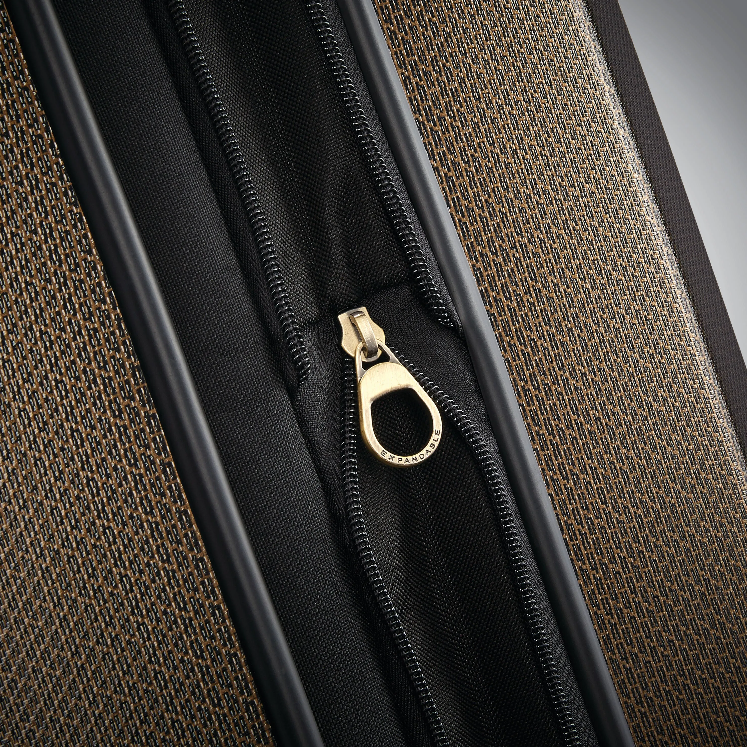 Century Deluxe Expandable Spinner Carry-On