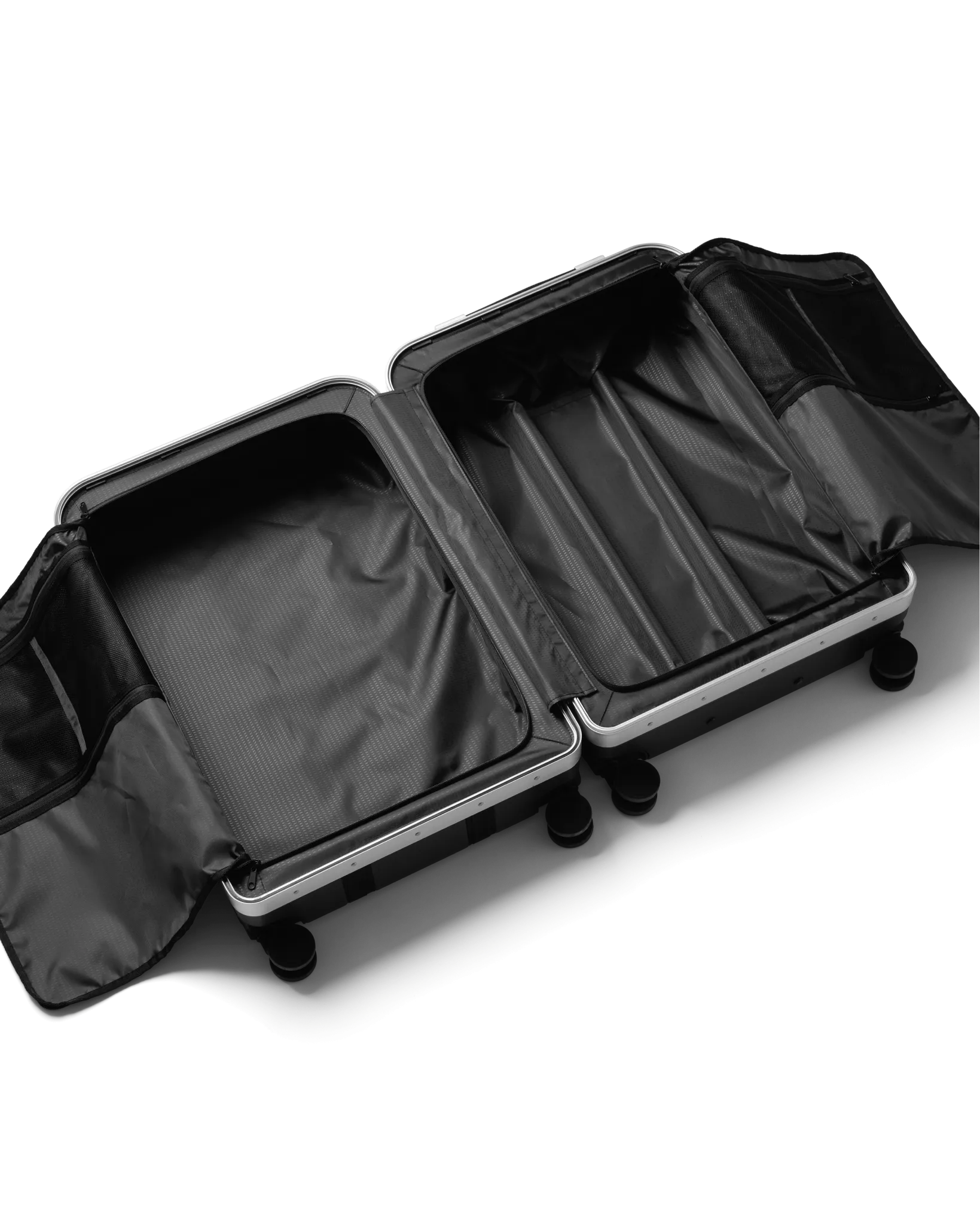 D_b_ Ramverk Pro Large Check In Spinner Luggage