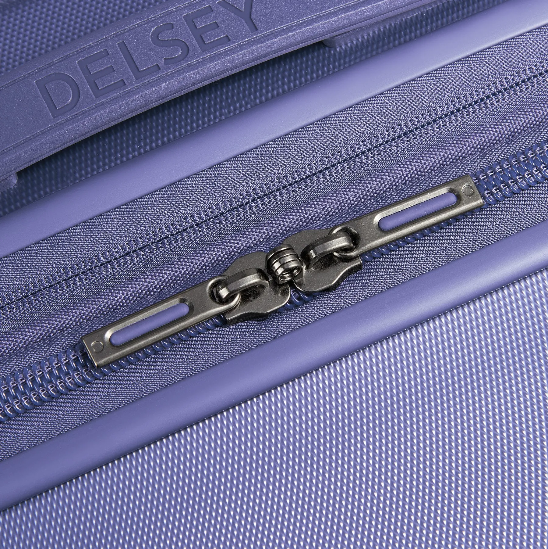 Delsey Comete 3.0 Medium Expandable Spinner