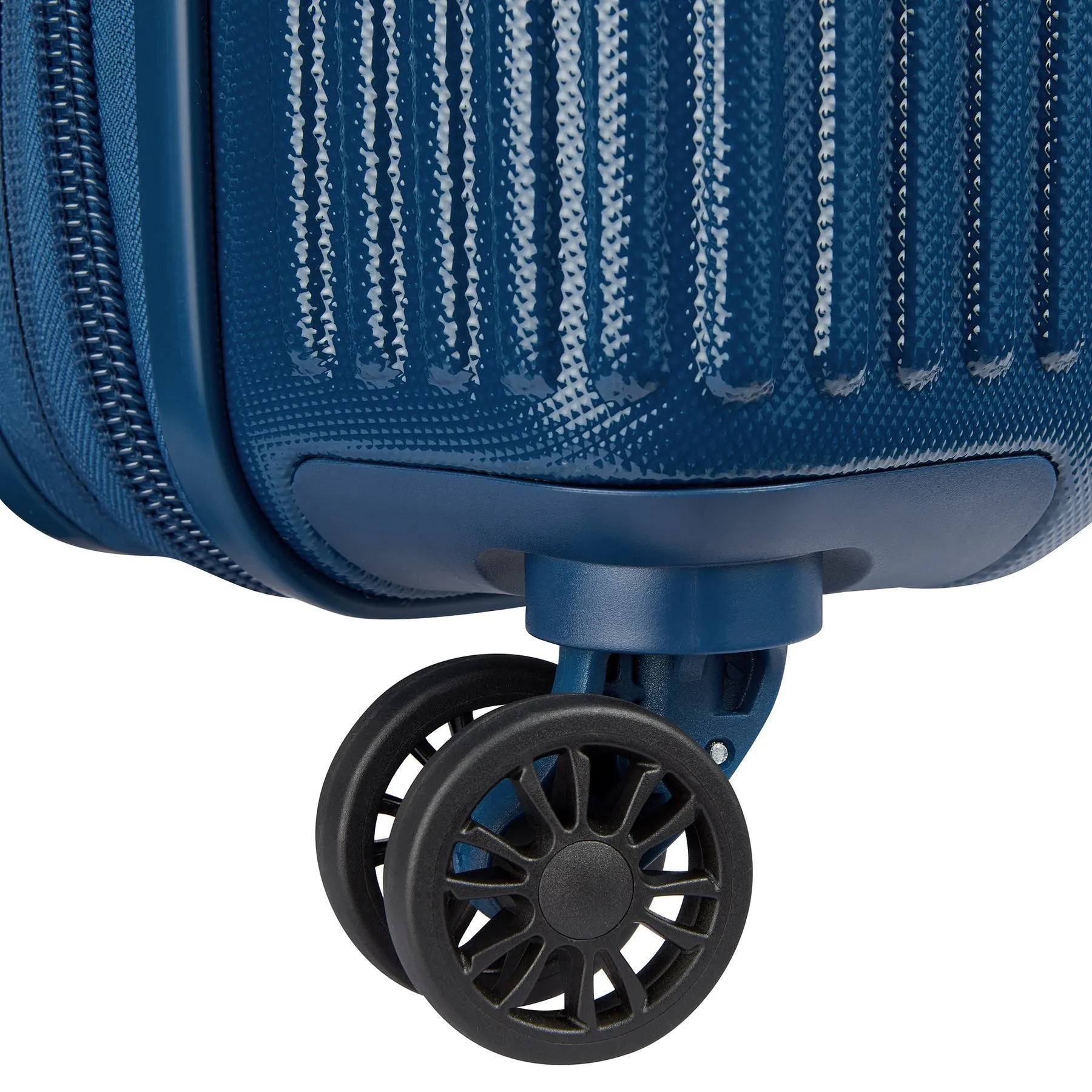 Delsey Comete 3.0 Medium Expandable Spinner