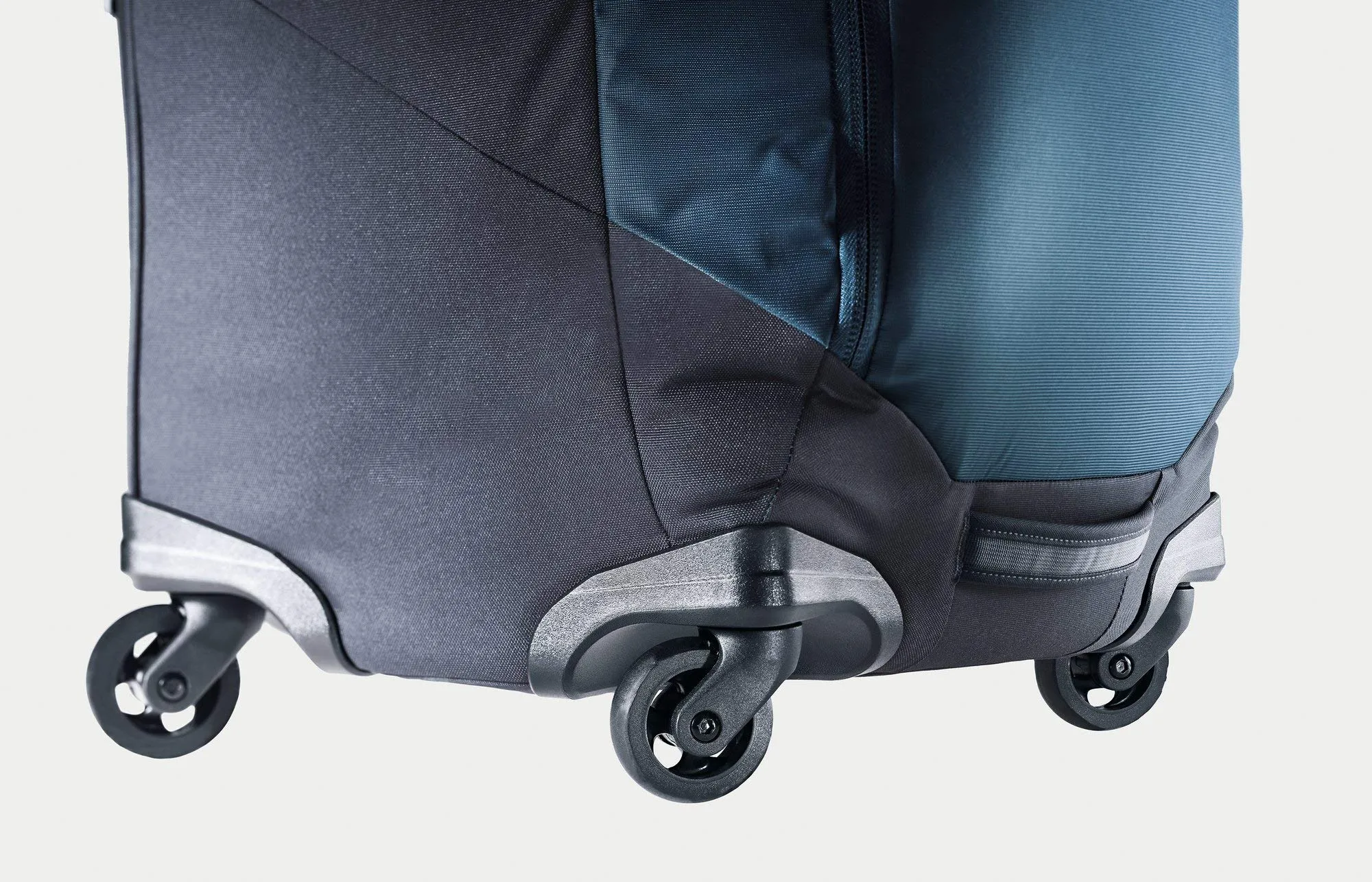 Deuter Aviant 80L 4-Wheel Large Luggage
