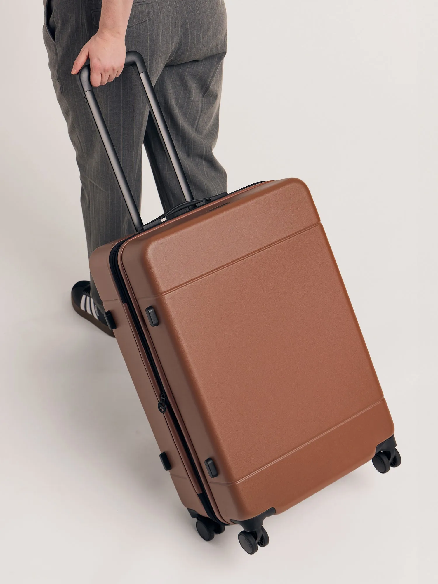 Hue Medium Luggage