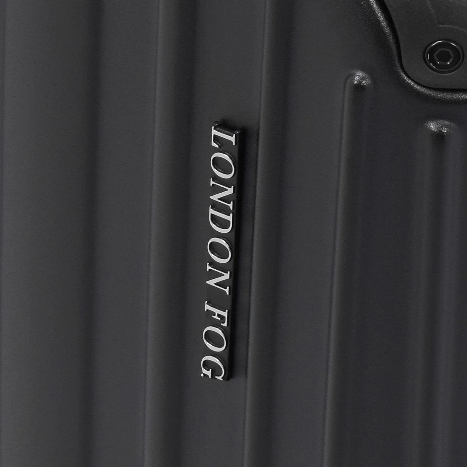 London Fog Heathrow 25" 4-Wheel Medium Luggage