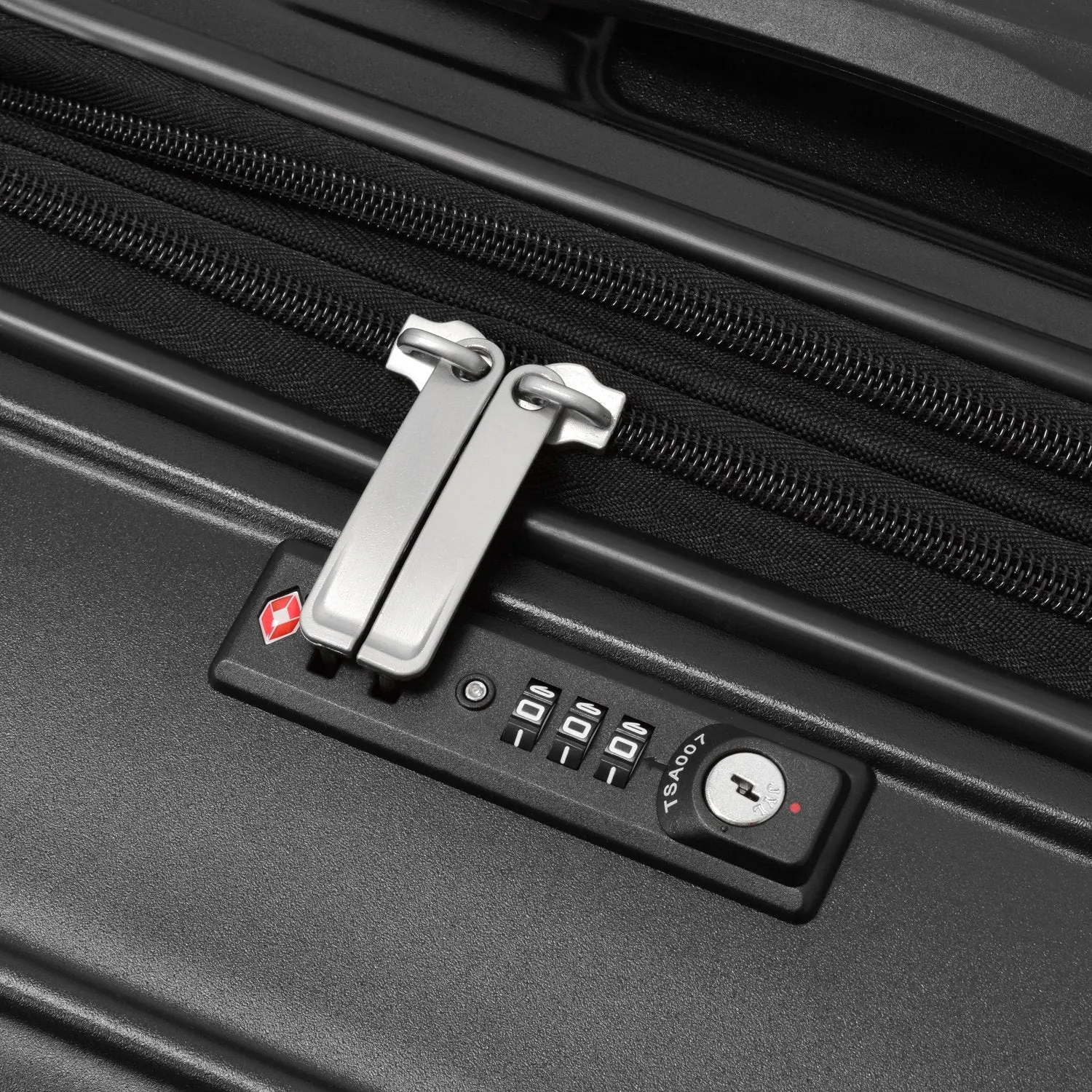 London Fog Heathrow 25" 4-Wheel Medium Luggage