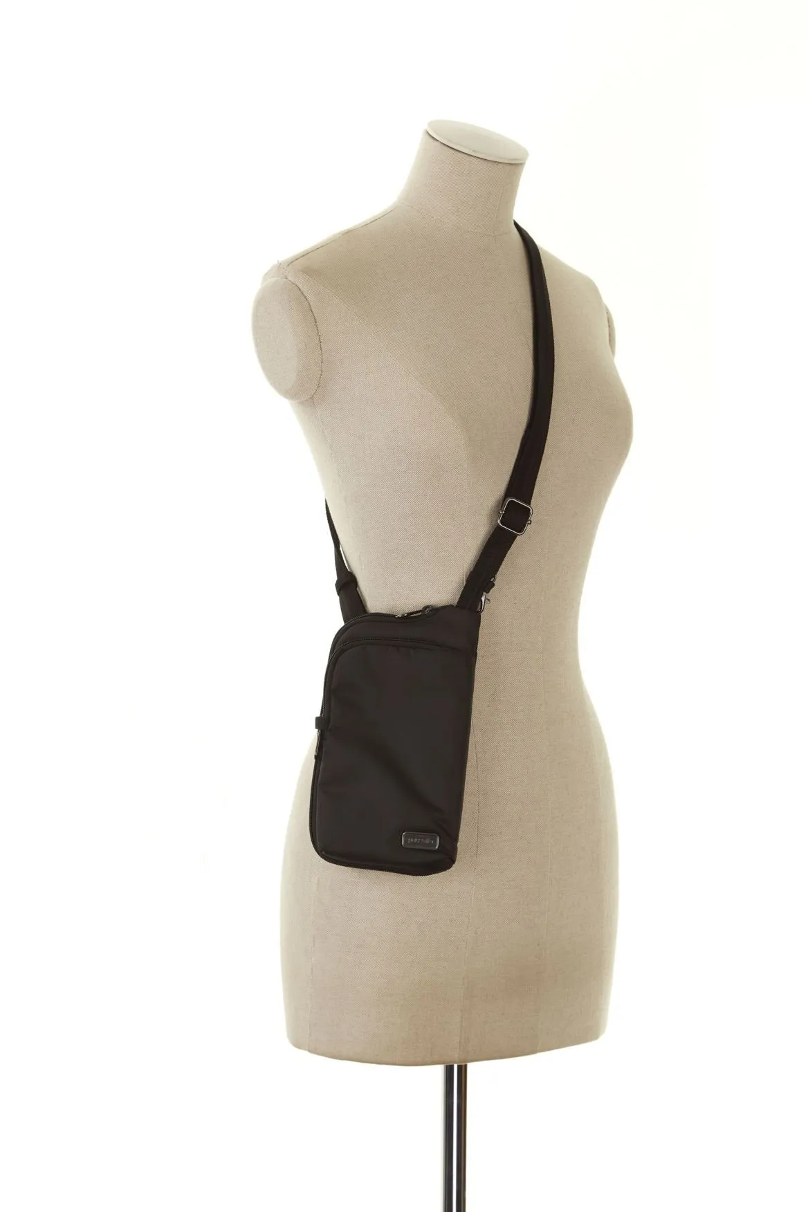 Pacsafe Daysafe Tech Crossbody - Everyday Anti-Theft Tech Crossbody Bag