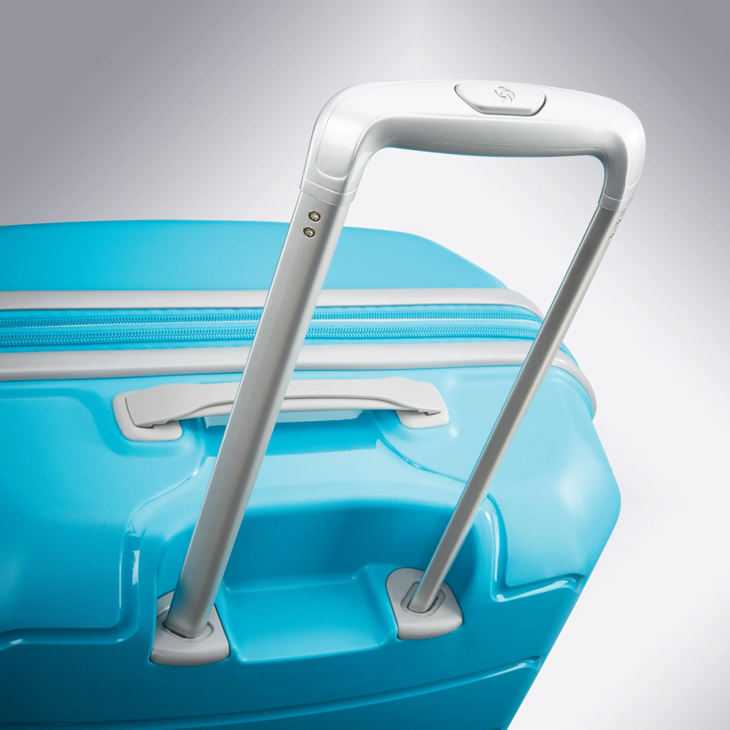 Samsonite Freeform 21" 4-Wheel Carry-On Luggage