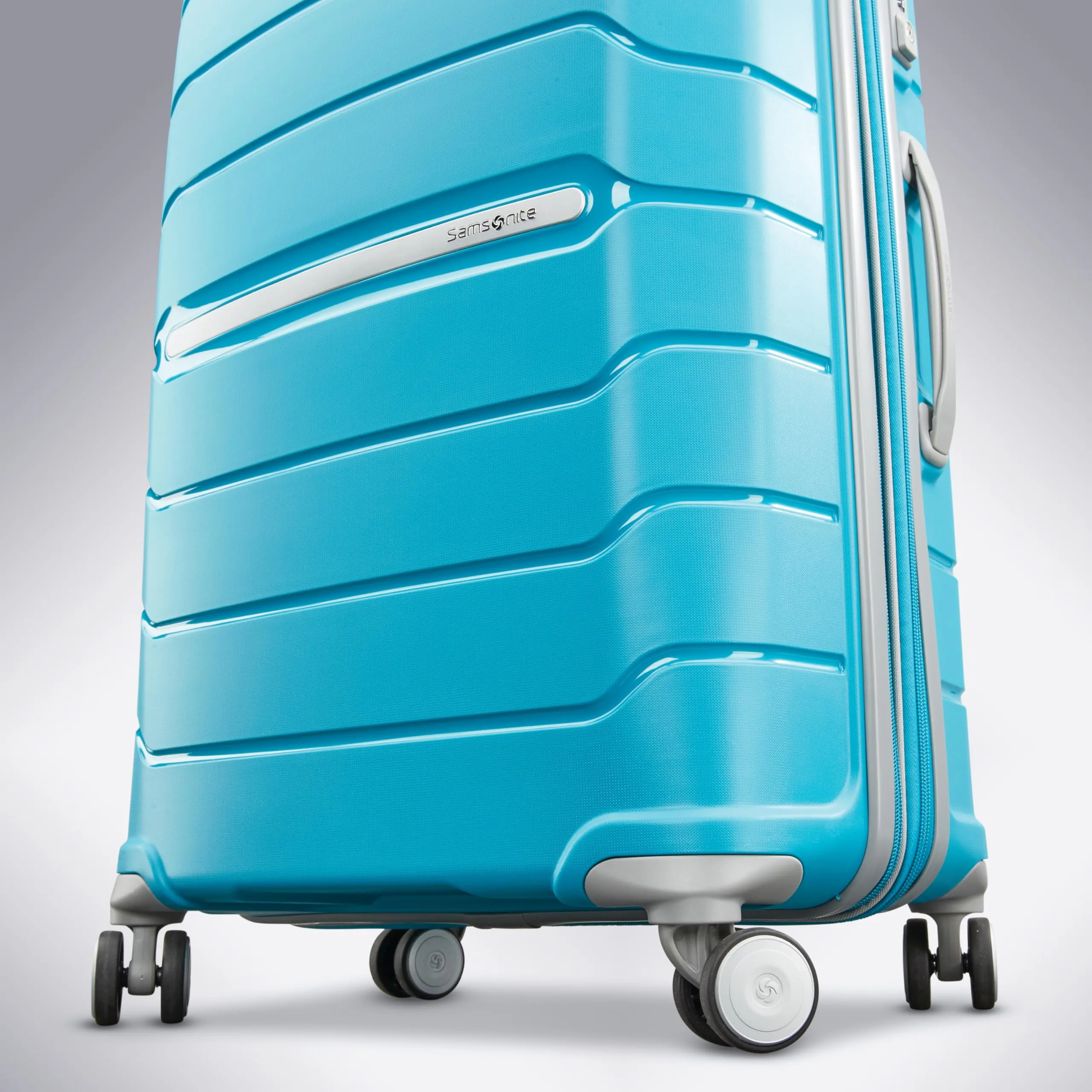 Samsonite Freeform 21" 4-Wheel Carry-On Luggage