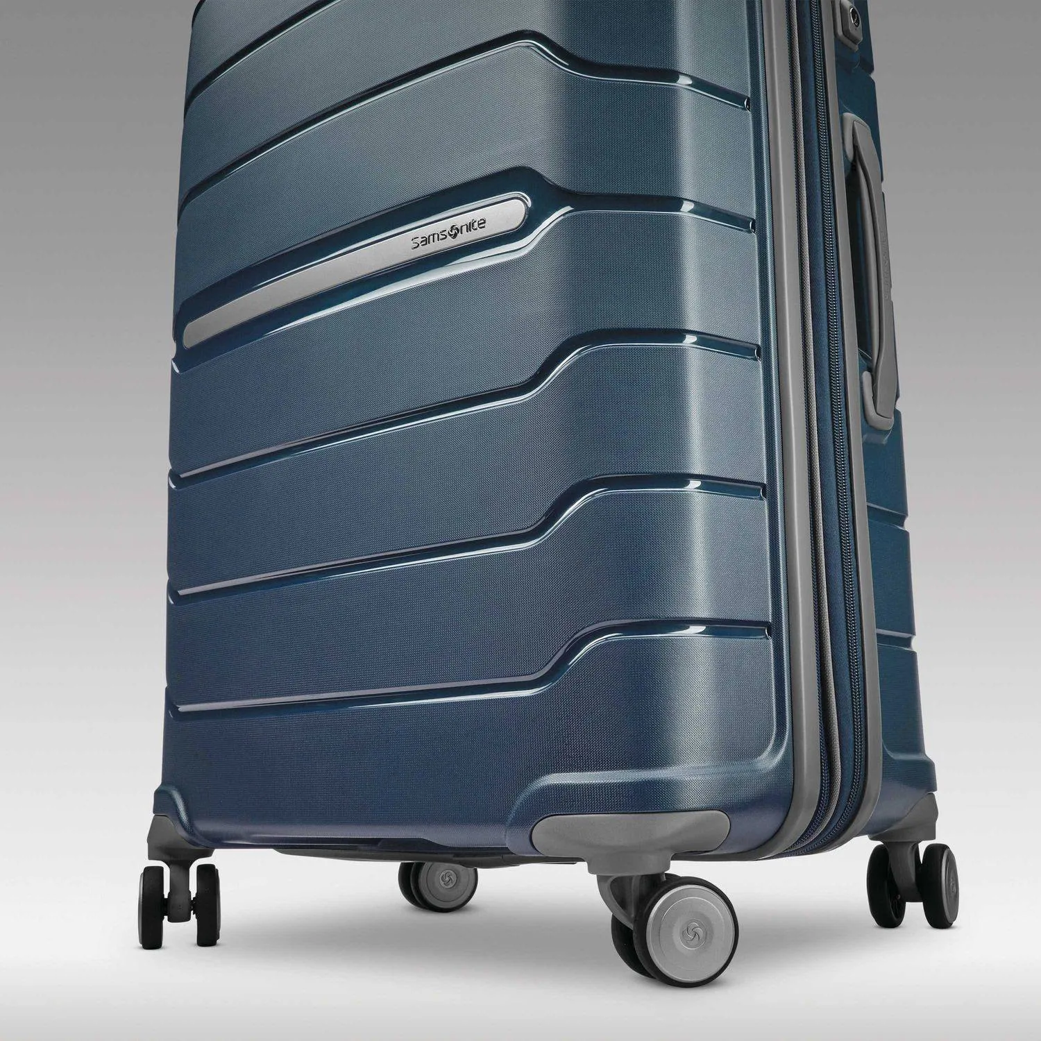 Samsonite Freeform 21" 4-Wheel Carry-On Luggage