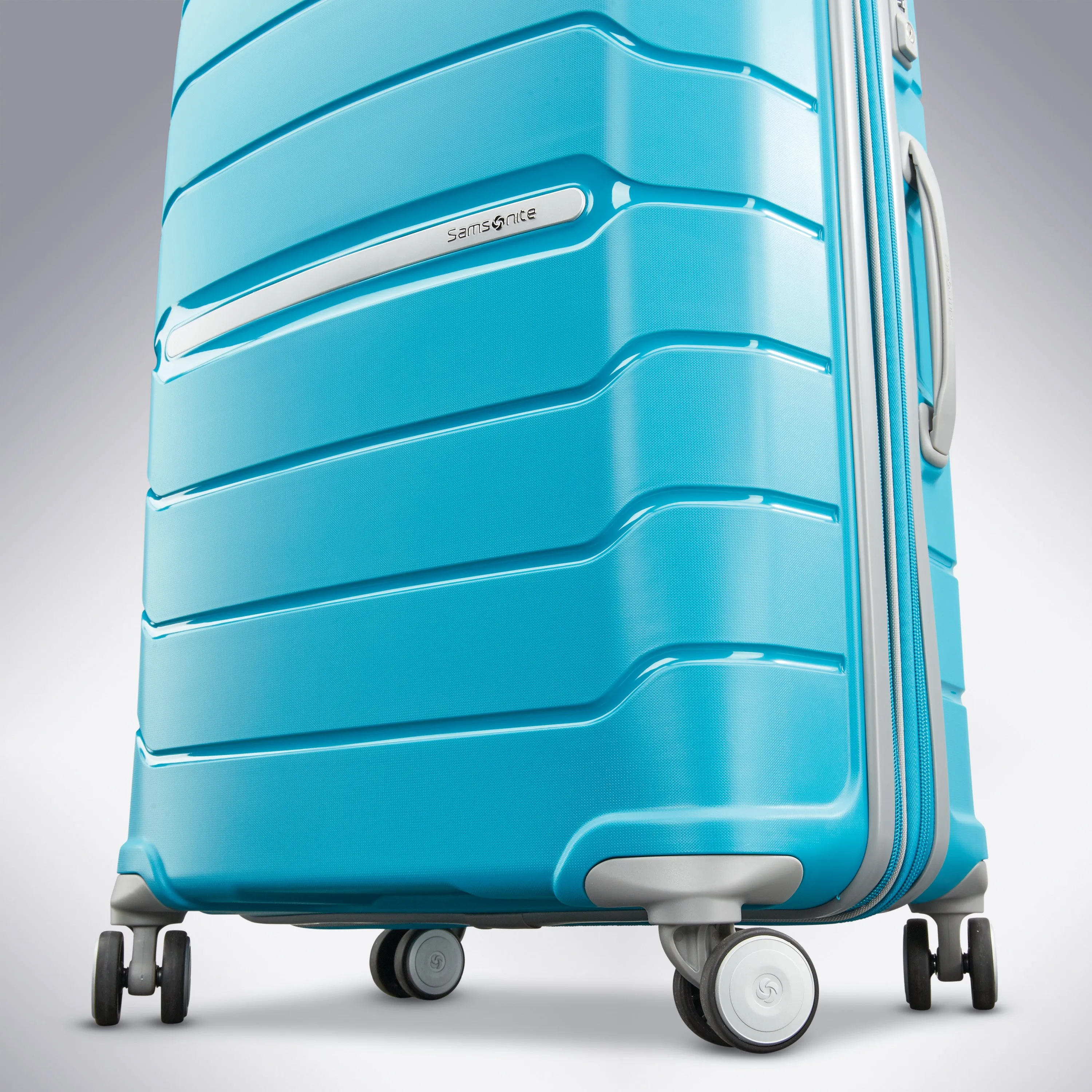Samsonite Freeform 28" 4-Wheel Large Luggage