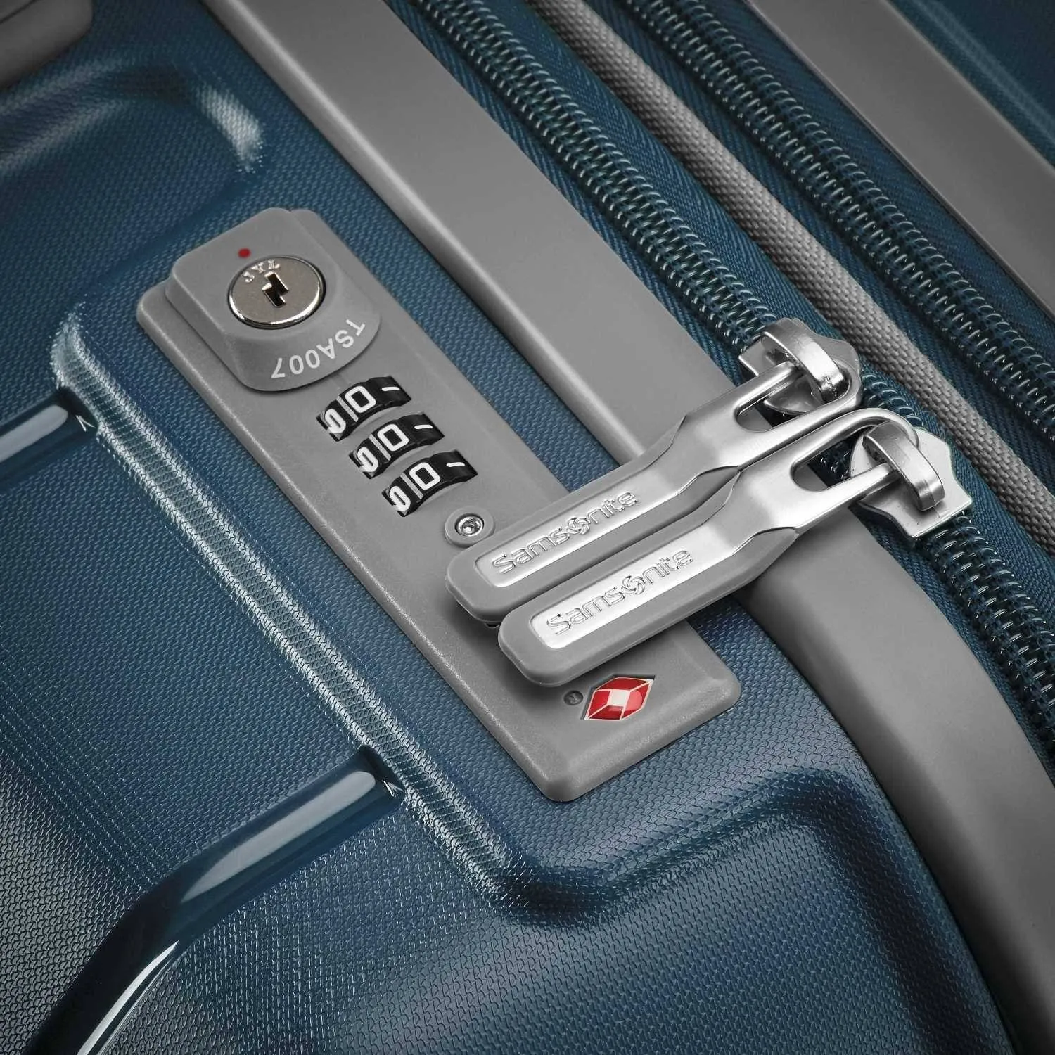 Samsonite Freeform 28" 4-Wheel Large Luggage