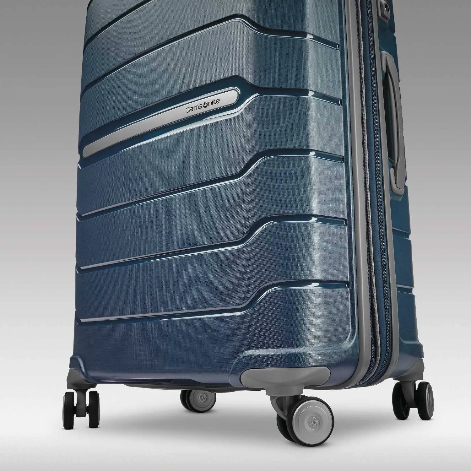 Samsonite Freeform 28" 4-Wheel Large Luggage