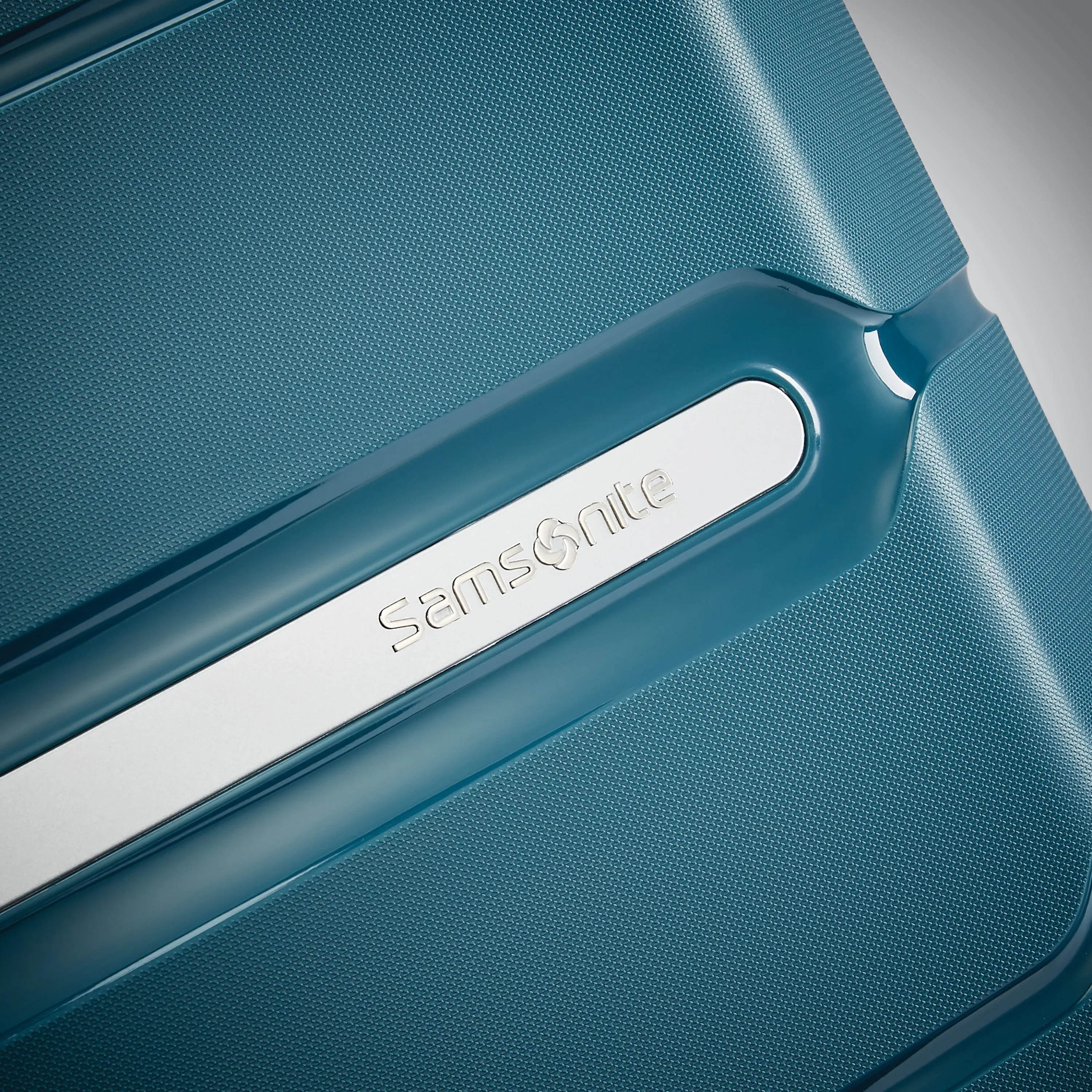 Samsonite Freeform 28" 4-Wheel Large Luggage