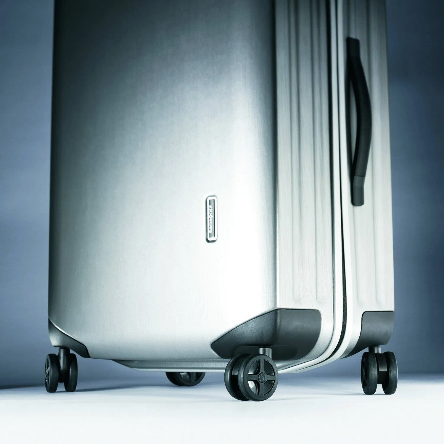 Samsonite Inova 20" 4-Wheel Carry-On Luggage