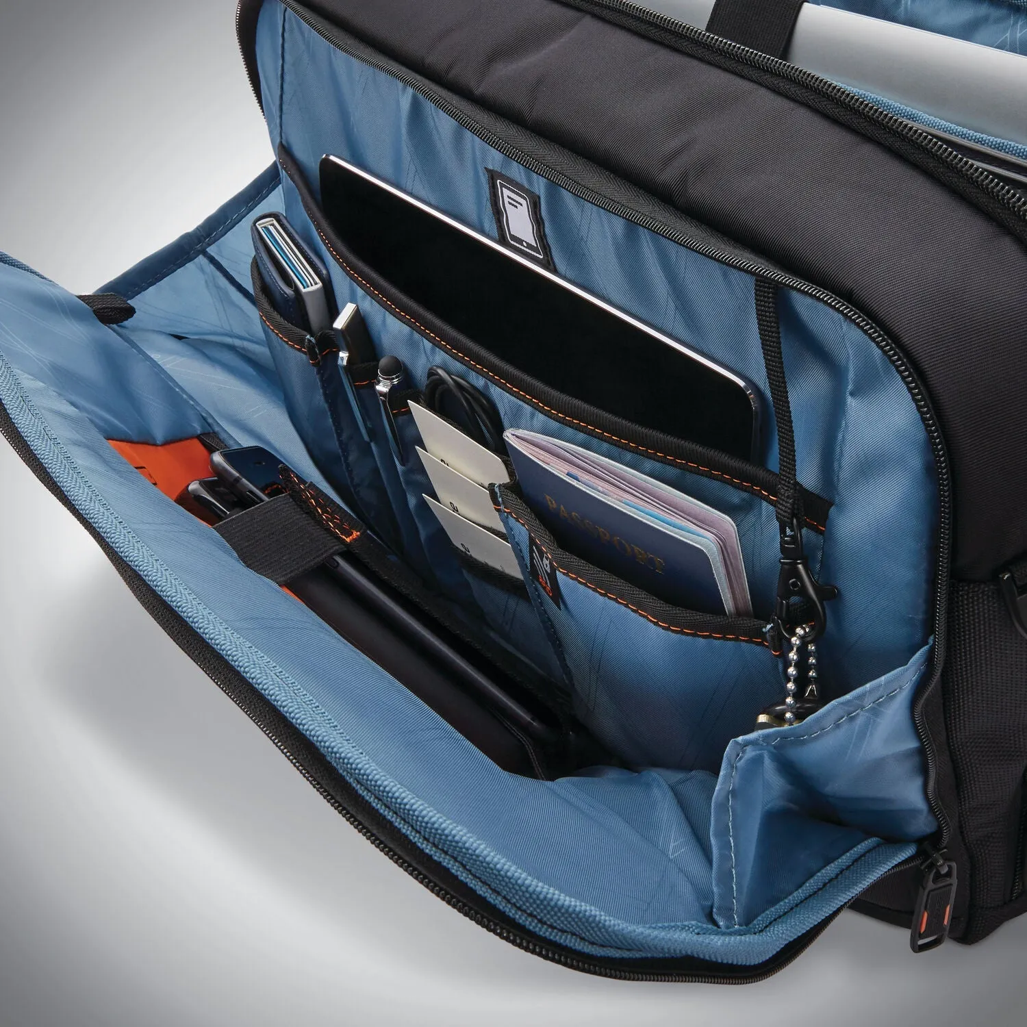 Samsonite Pro 15.6" Slim Messenger Black