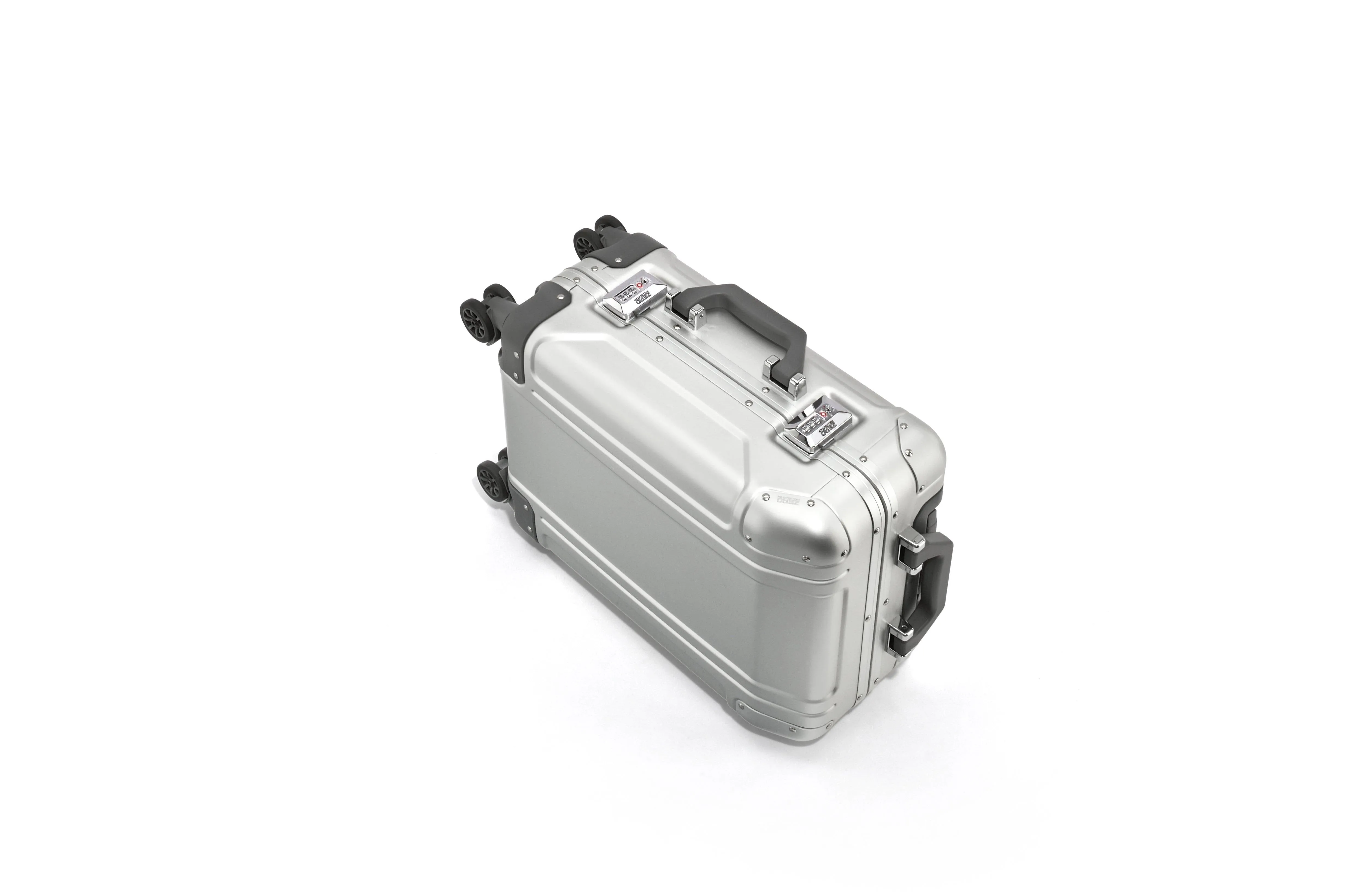 ZERO Halliburton GEO Aluminum 3.0 22" 4-Wheel Carry-On Luggage