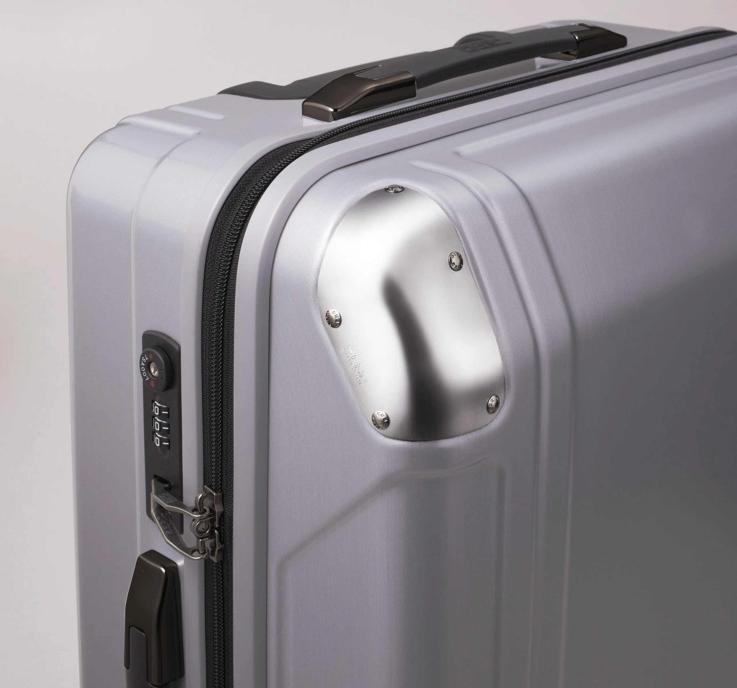 ZERO Halliburton Geo Polycarbonate 28" 4-Wheel Large Luggage