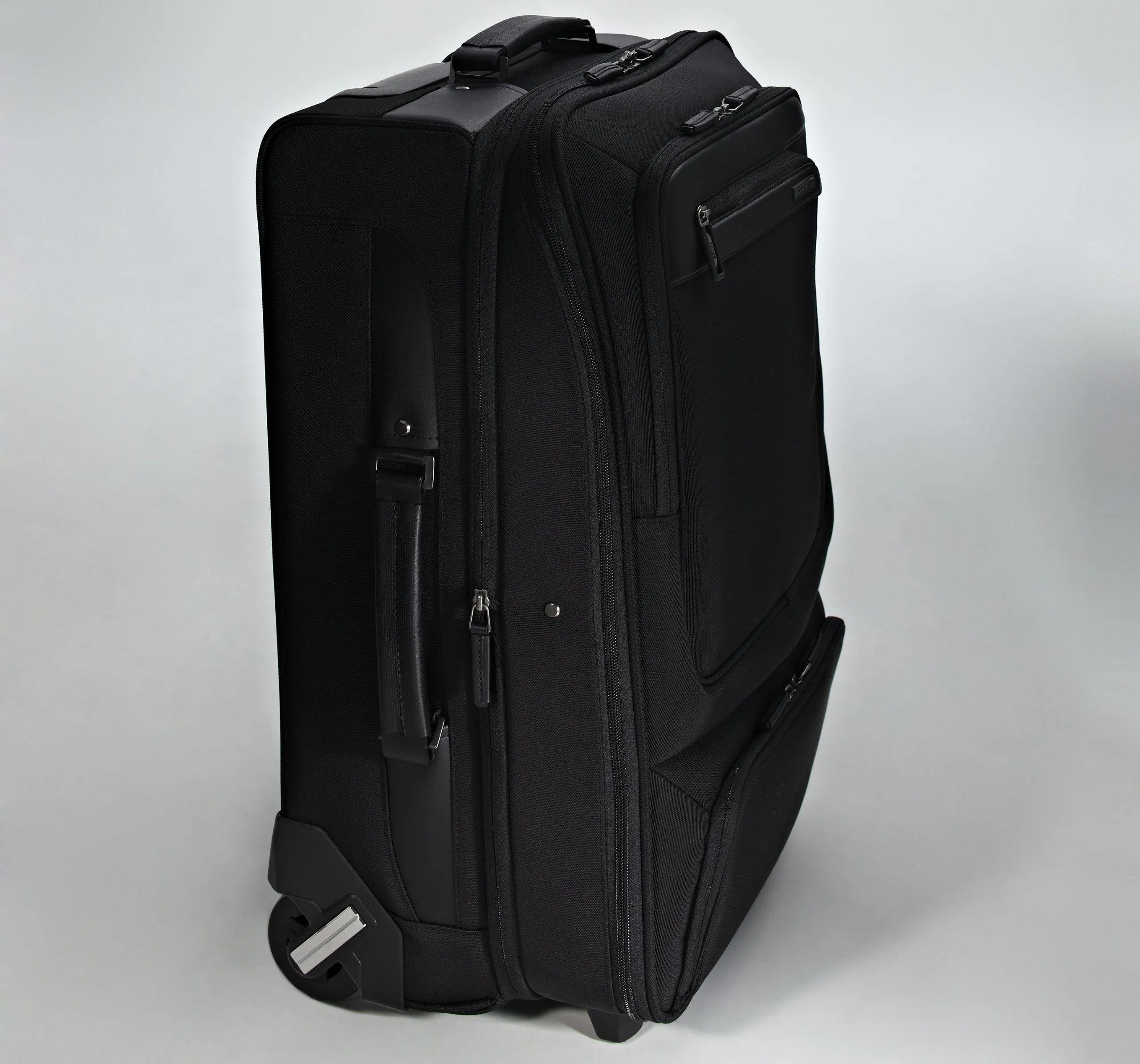 ZERO Halliburton Profile 22" Expandable Carry On Upright