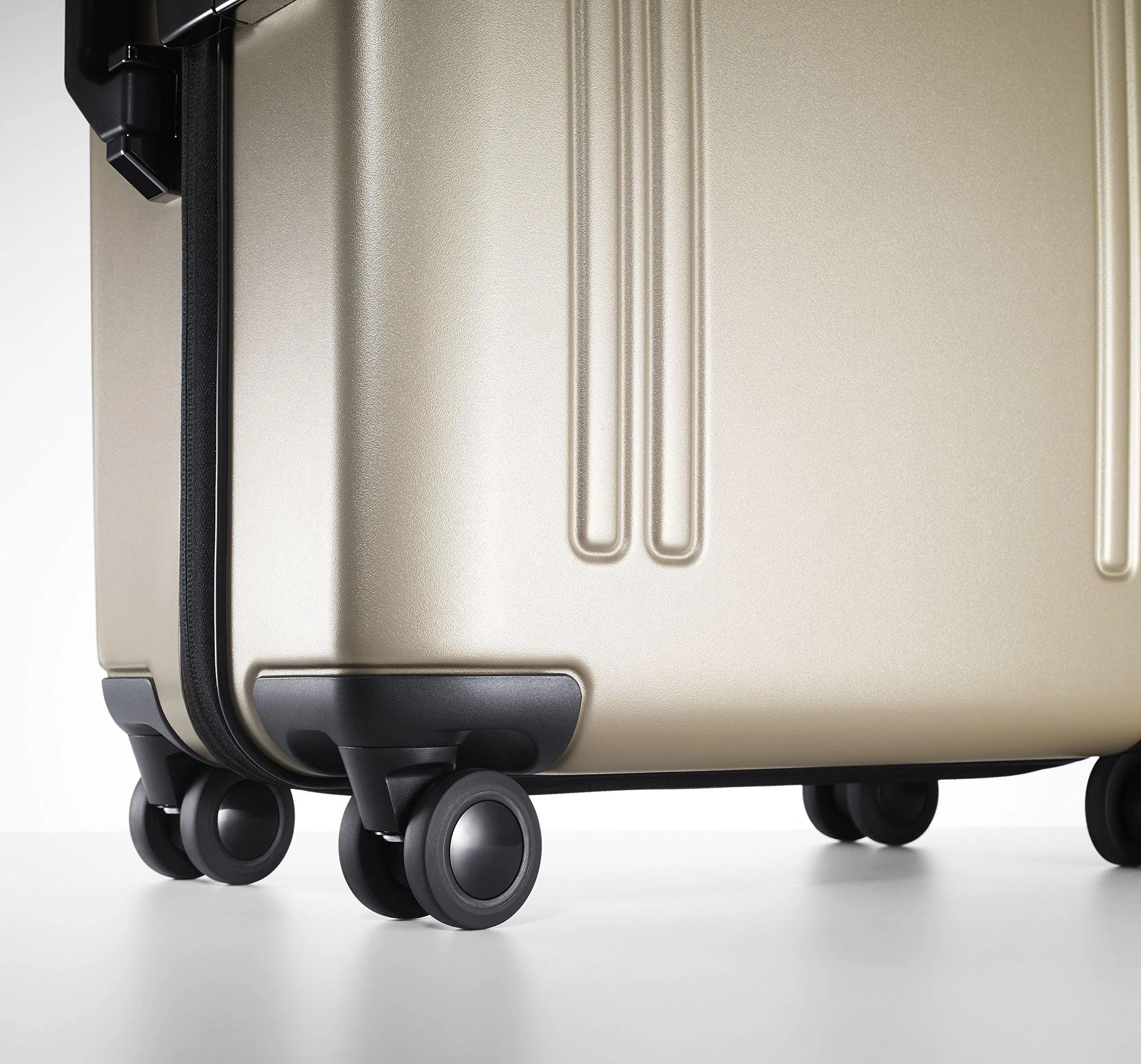ZERO Halliburton Zro 22" Domestic Carry-On 4-Wheel Spinner Zro22-Gm